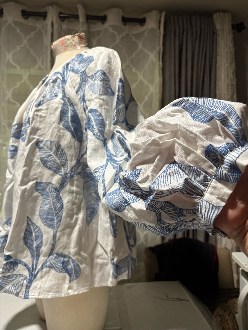 Banana Republic White Blouse with Blue Leaf Print - Picture 5 of 11
